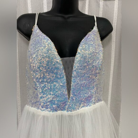 NWT Elegant White with Iridescent Sequins Prom Homecoming Wedding Gown Size XL - Picture 2 of 16